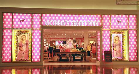 VICTORIA’S SECRET, Vaughan Mills .